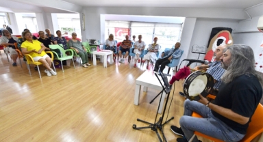 Alzheimer ve demanstan korunuyorlar: Bu merkeze gelen gençleşiyor