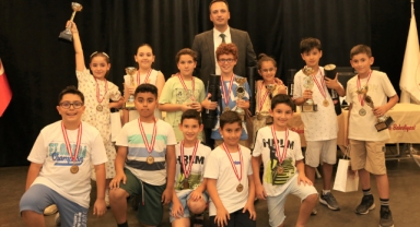Bornovalı çocukların satranç heyecanı