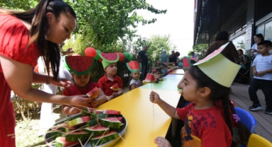 Bornovalı minikler Karpuz Festivali’nde eğlendi