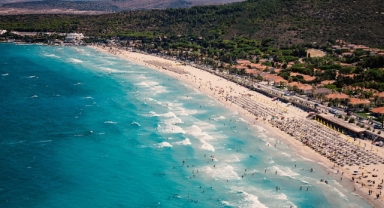 Çeşme'de günlük oda fiyatları 25 bin TL'ye dayandı