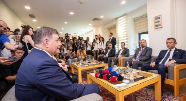 CHP Lideri, Başkan Tugay’ı ziyaret etti “İzmir’e canımız gibi sahip çıkmaya devam edeceğiz”