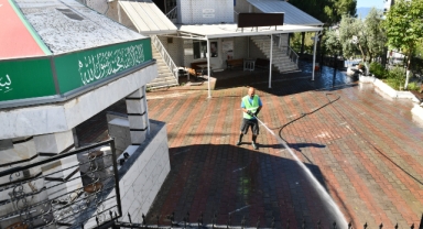 Çiğli’deki ibadethanelerde bayram temizliği