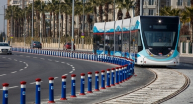 Çöp kamyonu enerji hattına zarar verdi: Çiğli’de tramvay seferleri iptal edildi! 