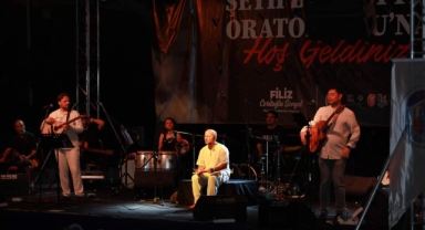 Efes Selçuk’ta Nazım Hikmet rüzgarı: Bedreddin Oratoryosu ayakta alkışlandı