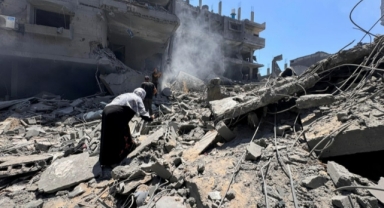 Gazze'de yeni katliam: Yine mülteci kampını vurdular, onlarca ölü var