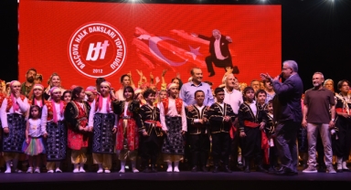 Halk danslarını gelecek kuşaklara taşıyorlar 