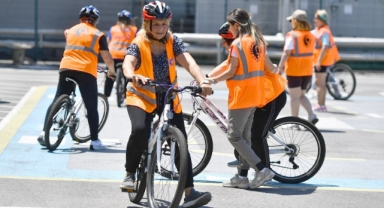 Hayatlarında ilk kez bisiklet sürdüler... Kadınlar, özgürlüğe pedal çeviriyor!