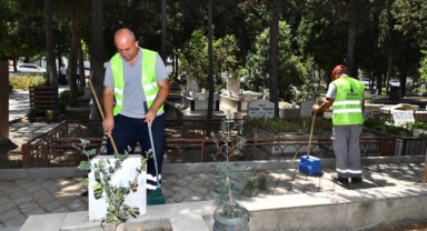 İzmir’de bayram öncesi mezarlıklar için özel bakım