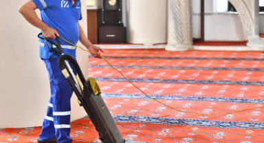 İzmir’in ibadethanelerinde bayram temizliği