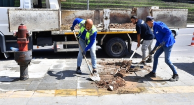 İzmir'in kaldırımları yenileniyor