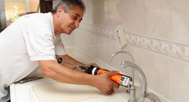 Karşıyaka Belediyesi’nin ücretsiz tamir hizmetine yoğun ilgi