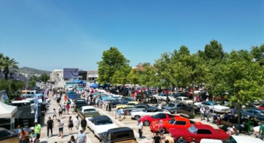  Klasik otomobiller Urla’da buluştu