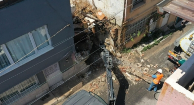 Konak’ta tehlike saçan metruk binalar yıkılıyor