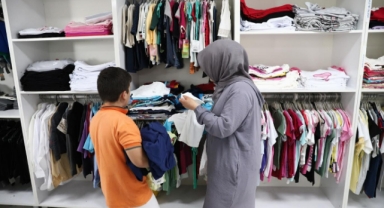 Konak’tan bir dayanışma daha: Bayramlıklar Giysi Market’ten