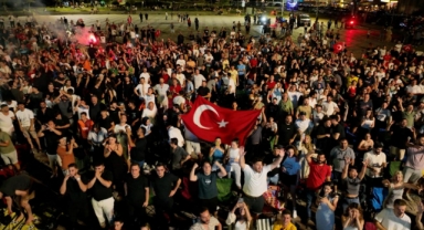 Milli Takım, İzmirlileri sevince boğdu