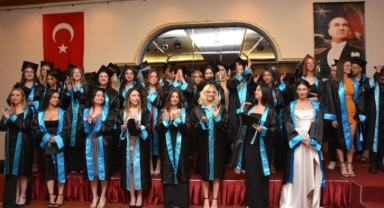 Özel Yunus Emre Sağlık Koleji, mezunlarını geleceğe uğurladı
