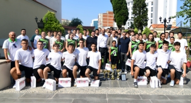 Başkan Eşki şampiyonları ağırladı