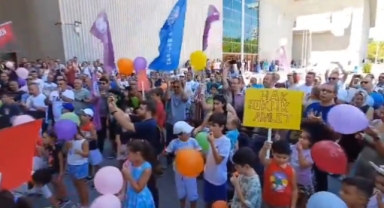 Büyükşehir memurlarından tepki çeken hareket: Eyleme çocukları alet ettiler!