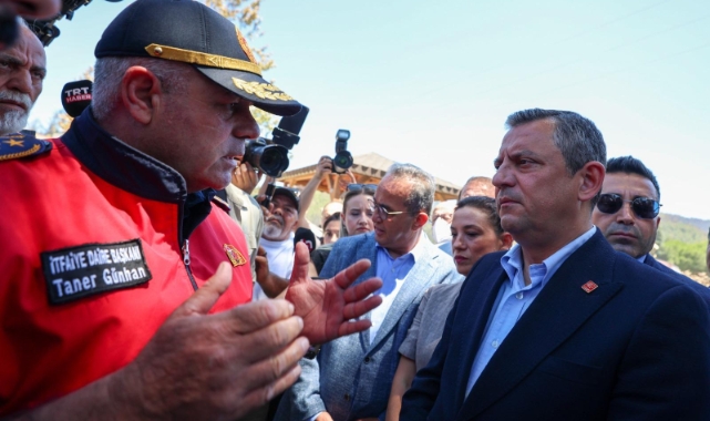 CHP Genel Başkanı Özel Selçuk’ta yanan ormanlık alanı inceledi