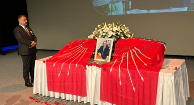 CHP İzmir eski İl Başkanı Ekrem Bulgun son yolculuğuna uğurlandı