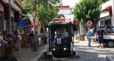 Güzelbahçe'de her mahalleye bir temizlik aracı