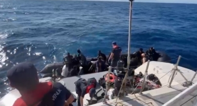 İzmir açıklarında can pazarı: 21 göçmen kurtarıldı