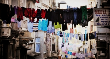 İzmir'de alışılmadık haciz: Evden çıkmayan eşya kalmadı