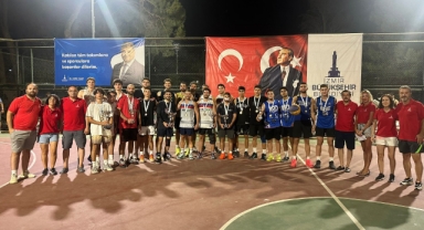 İzmir'de sokak basketbolunda heyecan dorukta