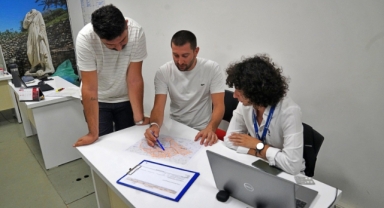 İzmir SAHA ekipleri mahallelerde 