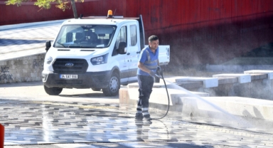 İzmir sokaklarında temizlik seferberliği
