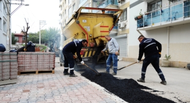 Karşıyaka Belediyesi üretiyor, sokaklar güzelleşiyor