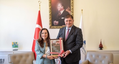 KKTC İzmir Başkonsolosu İnanıroğlu’ndan Başkan Tugay’a ziyaret