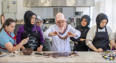 Konak’ın en tatlı kursu: Mutluluk ve istihdam üretiyor