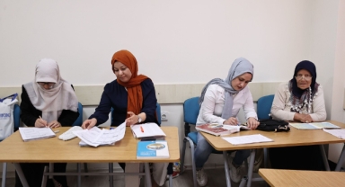 Konak’ta okuma yazma sevgisinin yaşı yok