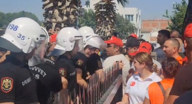 Menemen meclisi öncesi ortalık karıştı! Çevik kuvvet gazla müdahale etti 