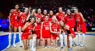 Olimpiyatlarda nefes kesen karşılaşma: Filenin Sultanları 2-0'dan geri geldi!