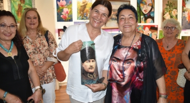 Yenifoça Resim Kursiyerleri sergisi açıldı