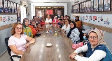 Ak Parti Kadın Kolları'nda toplu istifa