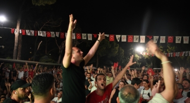 Milli maç Büyükpark'ta dev ekranda... Başkan Eşki'den Bornovalılara davet