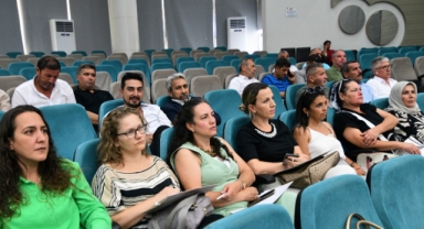 Bornova’da muhtarlara Kent Konseyi semineri
