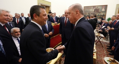 Cumhurbaşkanı Erdoğan düşüşte... Özgür Özel, 74 yıl sonra ilki gerçekleştiriyor