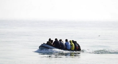 İzmir açıklarında kaçak göçmen mesaisi: 115 kişi yakalandı! 