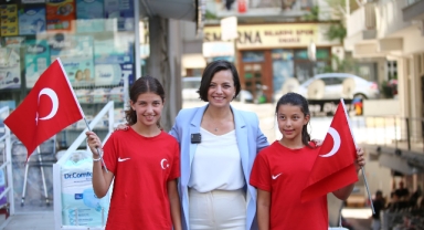 Karabağlar 30 Ağustos'ta bayraklarla donatıldı