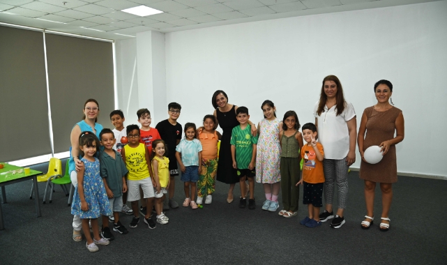 Karabağlar Belediyesi’nde personel çocuklarına “Oyun Durağı”