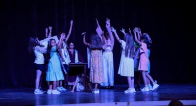 Karşıyaka’da tiyatro kurslarına renkli final