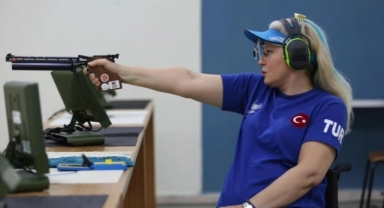 Milli atıcı Aysel Özgan'dan gümüş madalya!