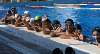 Narlıdere'de her çocuk yüzme öğrenecek 