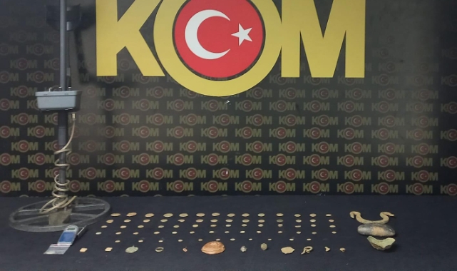 Ödemiş'te 67 Sikke ve 16 Obje Ele Geçirildi