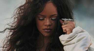 Rihanna, Perfect Magazine'in kapağı için nefes kesen pozlar verdi 