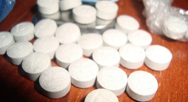 42 ilde “Narkoçelik” operasyonu: İzmir’de binlerce hap ele geçirildi! 